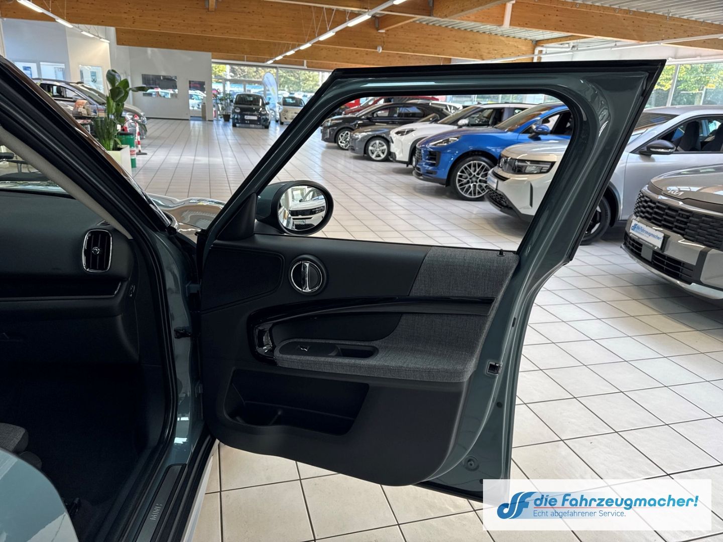 Fahrzeugabbildung MINI Cooper Countryman One Classic Trim Navi LED Blen