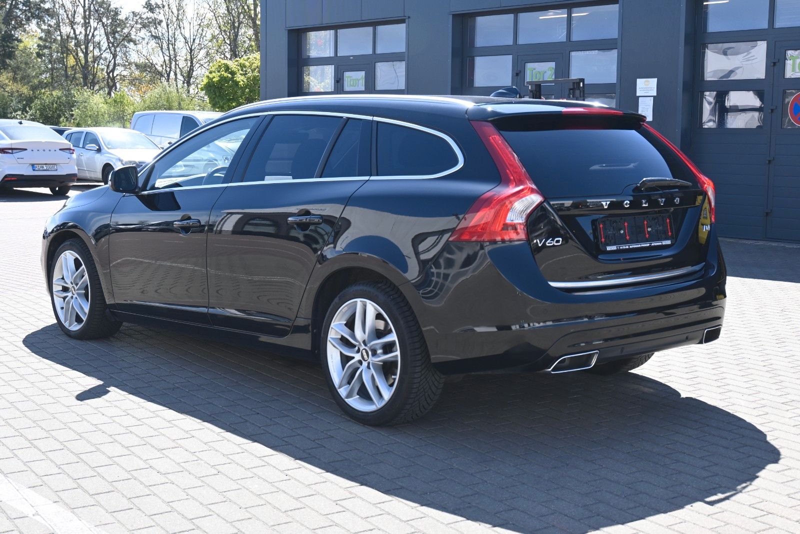 Fahrzeugabbildung Volvo V60 D4 Autom. Summum*NAVI*STDHZG*RFK*