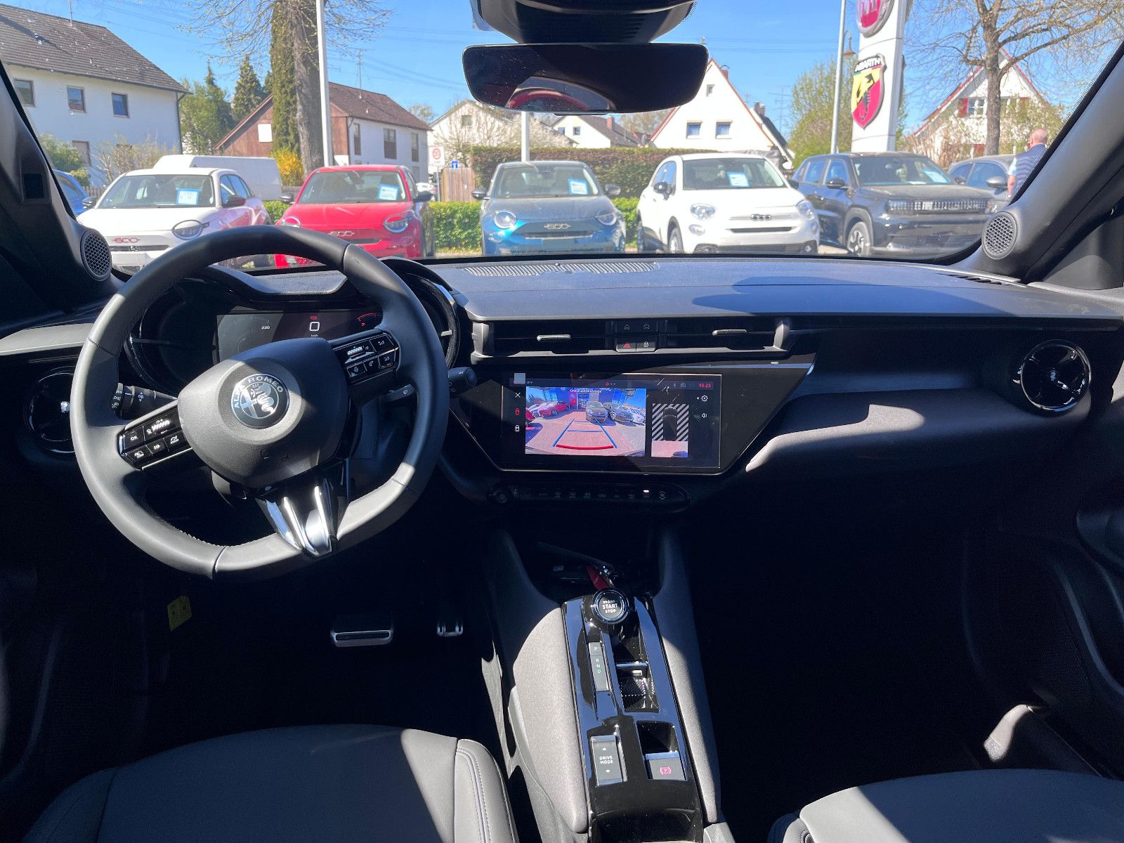 Fahrzeugabbildung Alfa Romeo Junior Ibrida 1.2 VGT 48V-Hybrid 107 kW Ti