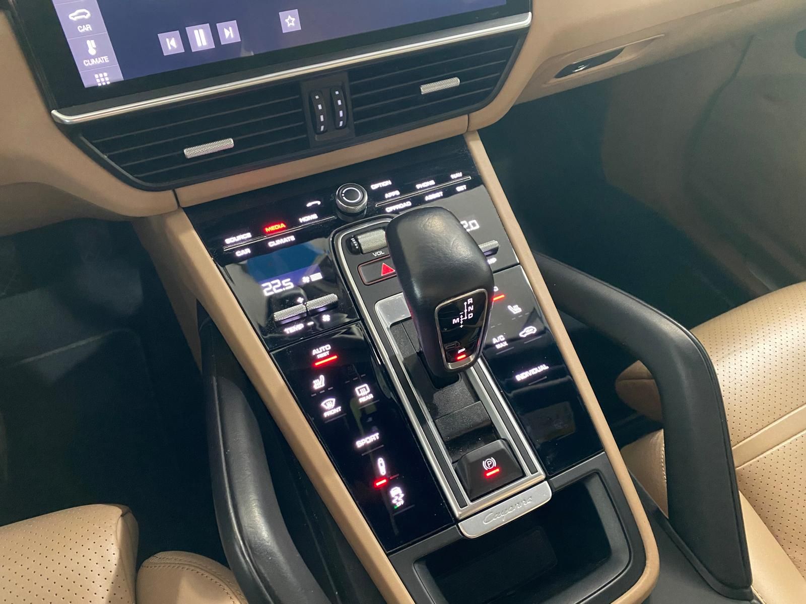 Fahrzeugabbildung Porsche Cayenne AIR/ACC/LM ´21/2.Hand/