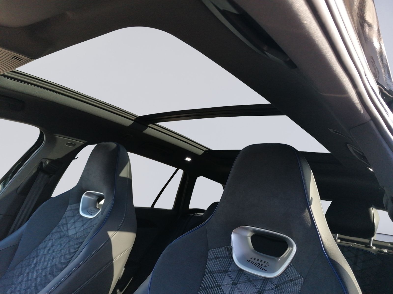 Passat Variant R-Line 2.0 TDI 4MO DSG MATRIX+PAN