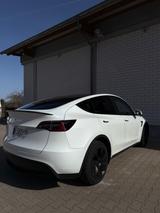 Tesla Model Y Long Range Dual Motor AWD Long Range - Tesla Model Y: Dual Motor