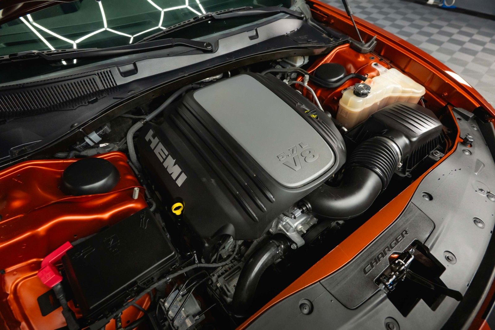 Fahrzeugabbildung Dodge Charger 5.7 V8 HEMI R/T Night-Paket Performance