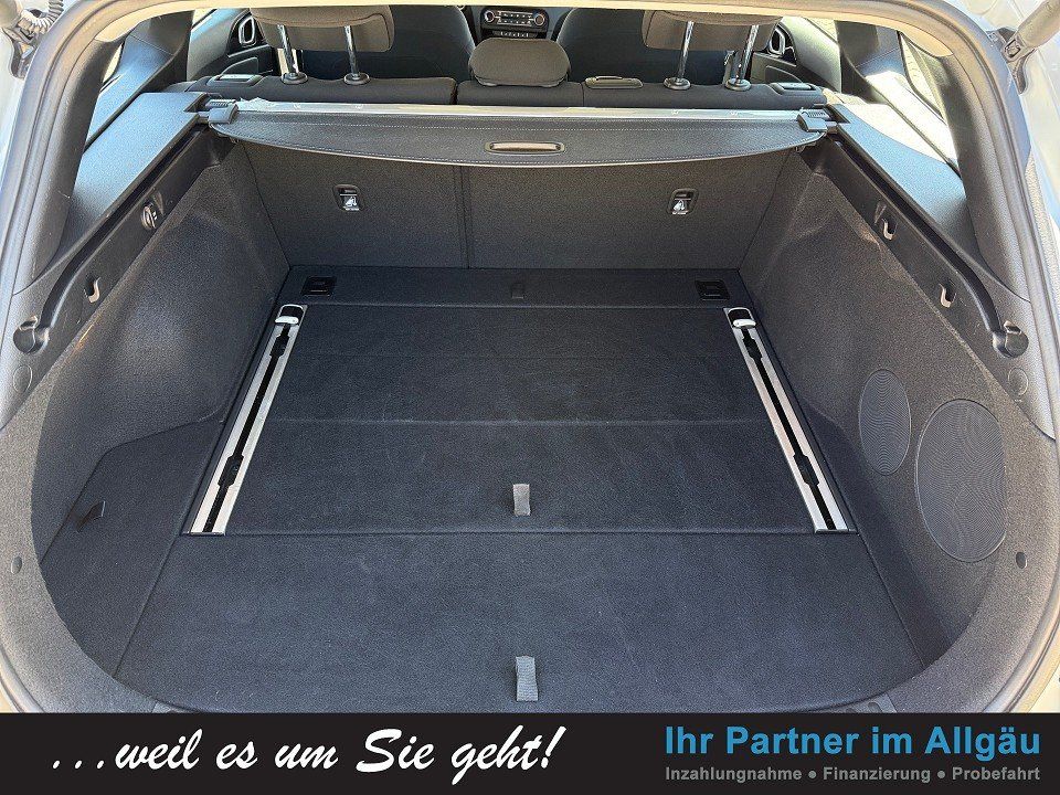 Fahrzeugabbildung Kia CEED KOMBI 1.5T 7DCT SPIRIT 1HD NAVI+LED+JBL+PDC