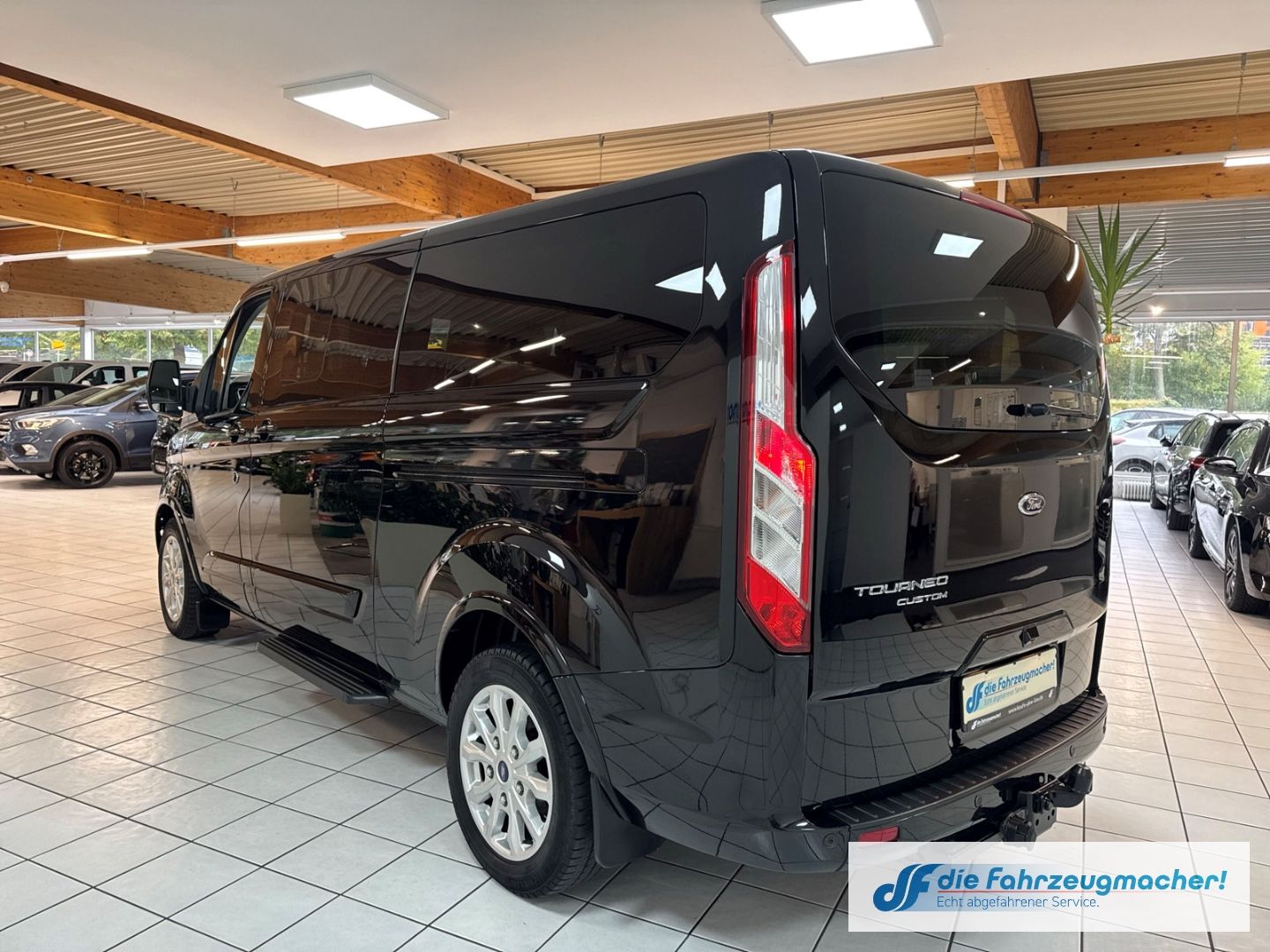Fahrzeugabbildung Ford Tourneo Custom 320 L2 Titanium X 2.0 TDCi  AHK N