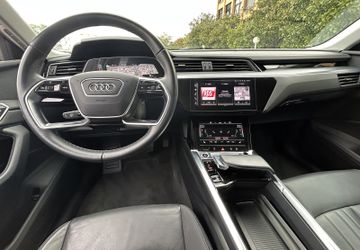 Audi Q8 e-tron - 12