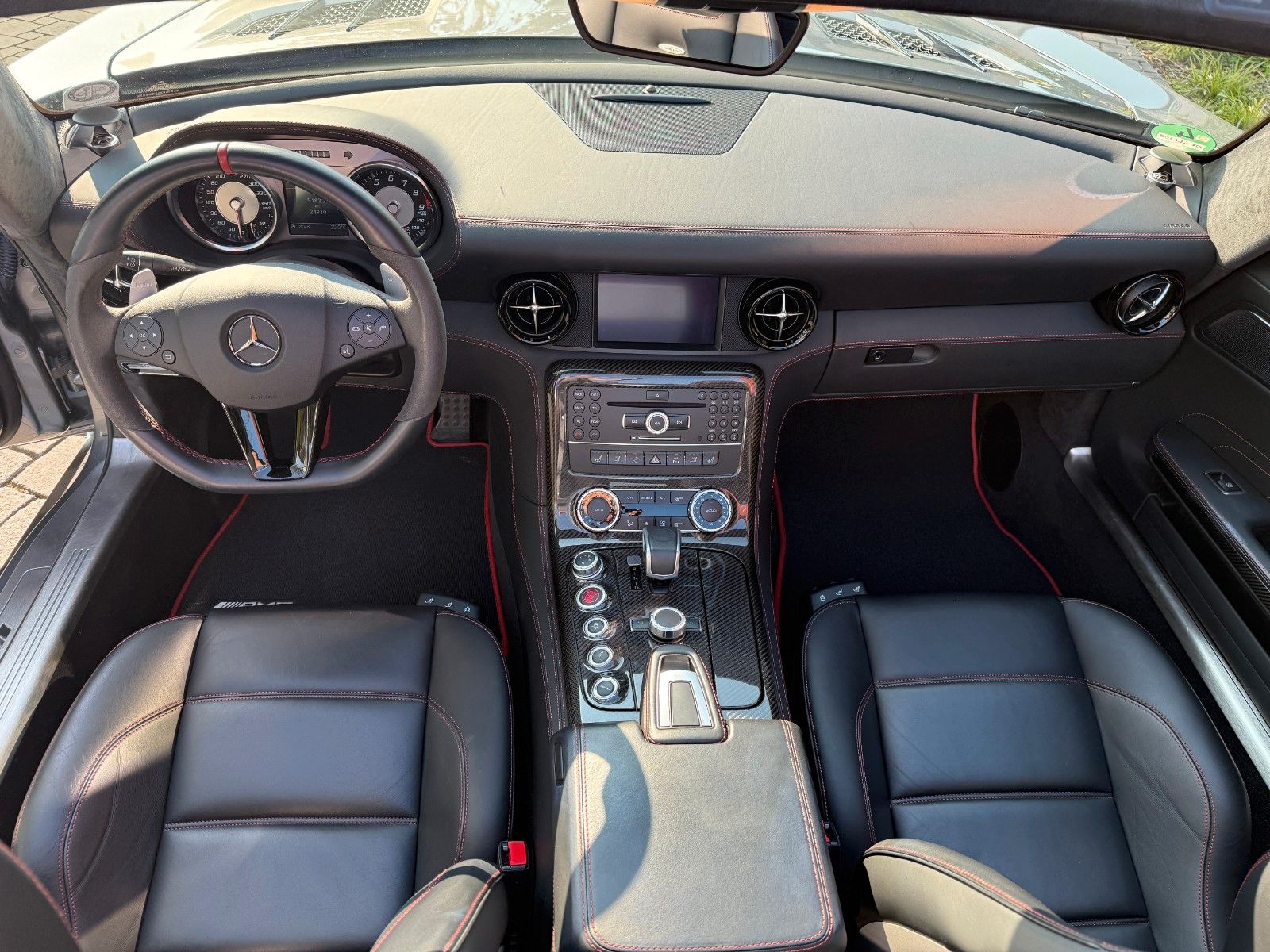 Fahrzeugabbildung Mercedes-Benz SLS AMG 6.2 V8 Roadster GT