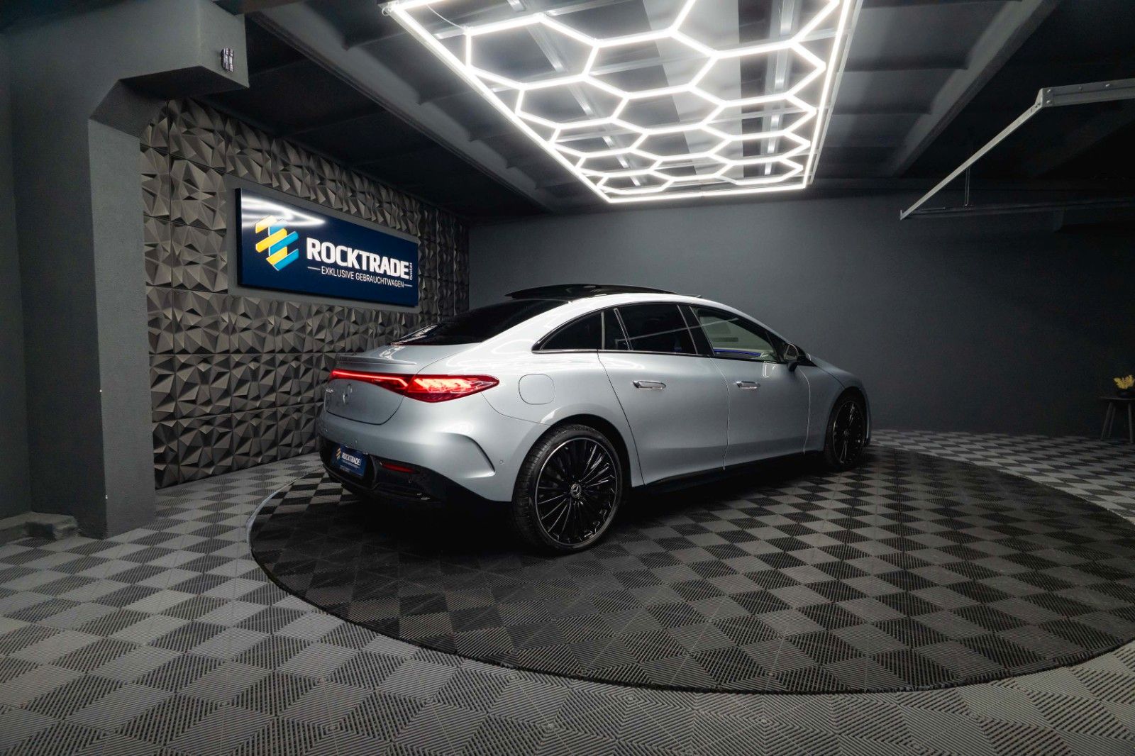 Fahrzeugabbildung Mercedes-Benz EQE 350+ AMG Night | Batterie NEU 100% | Pano
