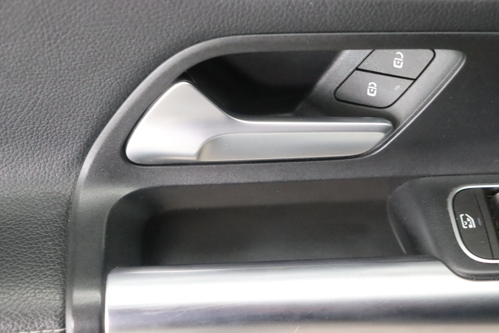 Fahrzeugabbildung Mercedes-Benz B 200 * LED * Navi * Leder