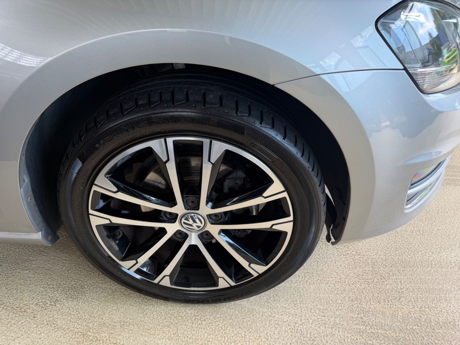 Fahrzeugabbildung Volkswagen Golf VII Lim. Lounge BMT