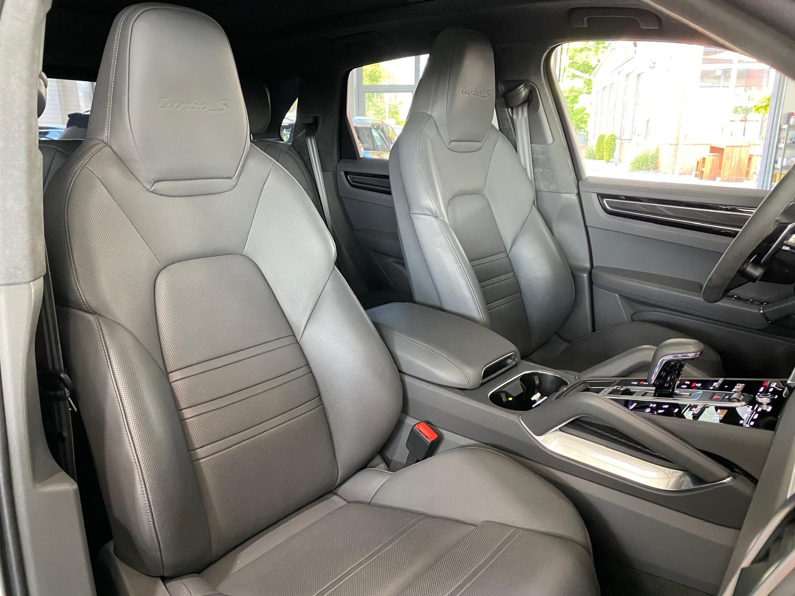 Fahrzeugabbildung Porsche Cayenne Turbo S E Hybrid/Pano/HUD/Matrix/22´/BUR