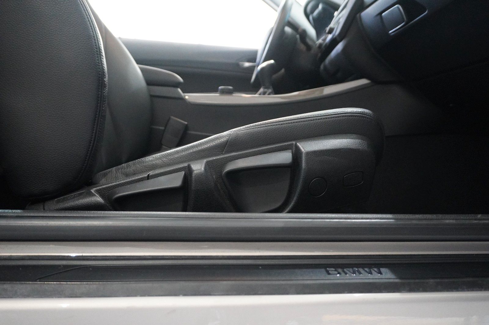 Fahrzeugabbildung BMW 220i COUPE SPORT LEDER/SHZ/PDC/USB/SCHIEBEDACH
