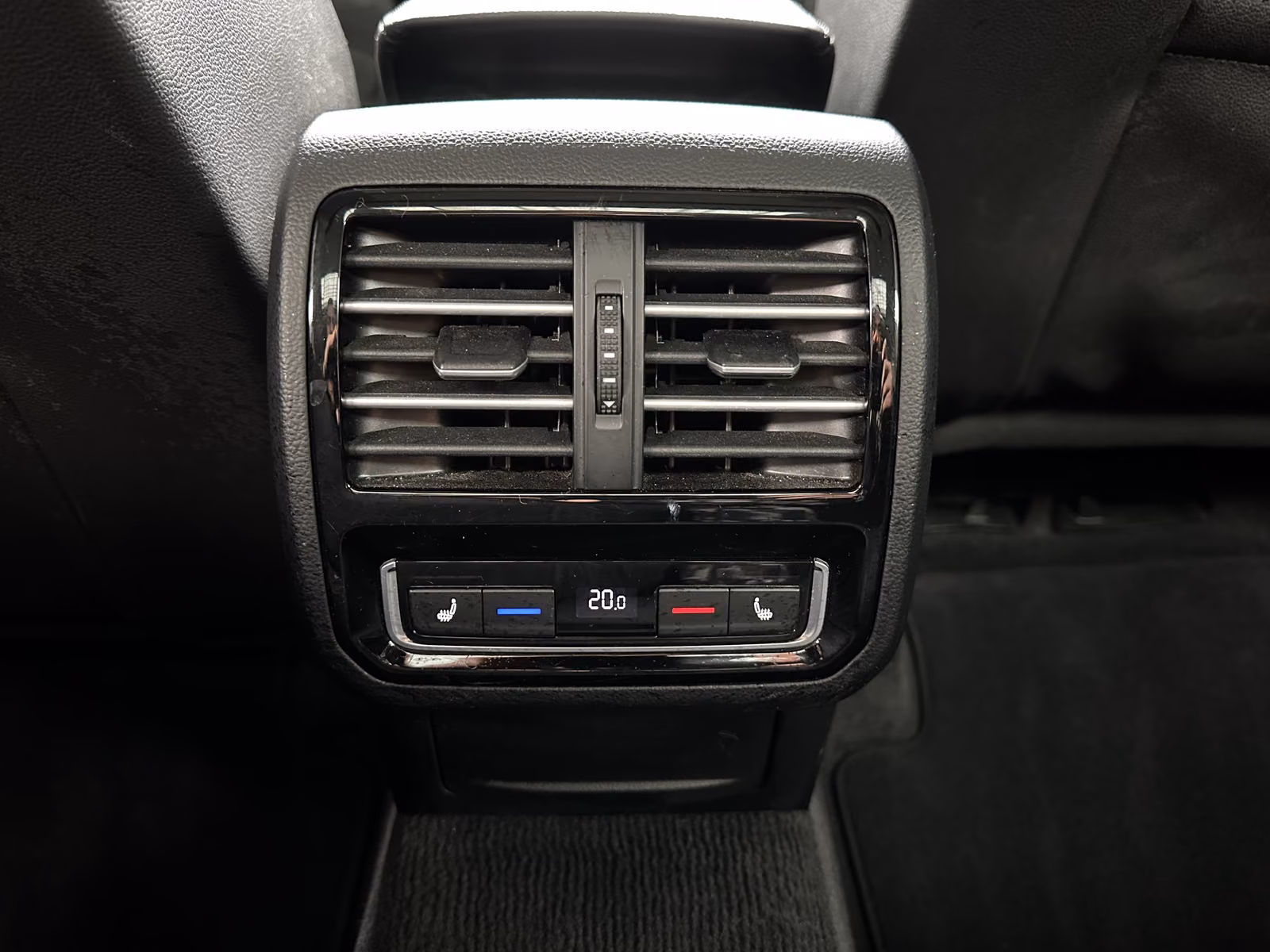Volkswagen Passat Highline Pano AHK SHZ Navi ACC