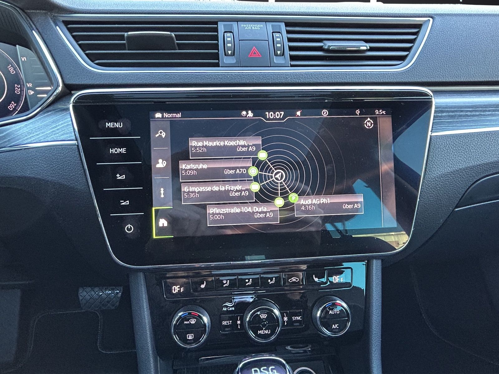 Fahrzeugabbildung SKODA Superb Combi iV Style Matrix AHK Navi AID Pano A