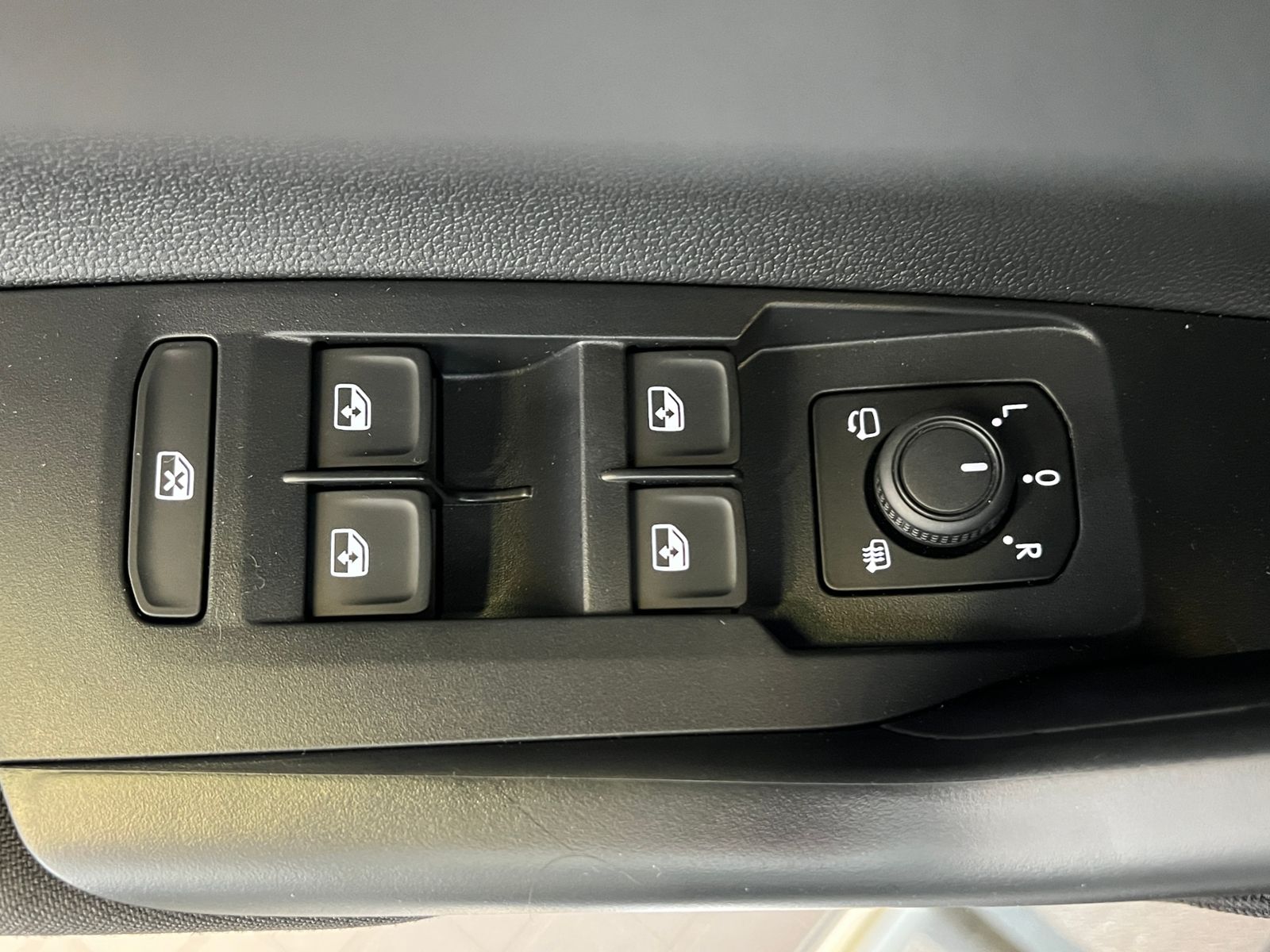Fahrzeugabbildung Volkswagen Polo Life 1.0 TSI *LED, App Connect, PDC, Kamera