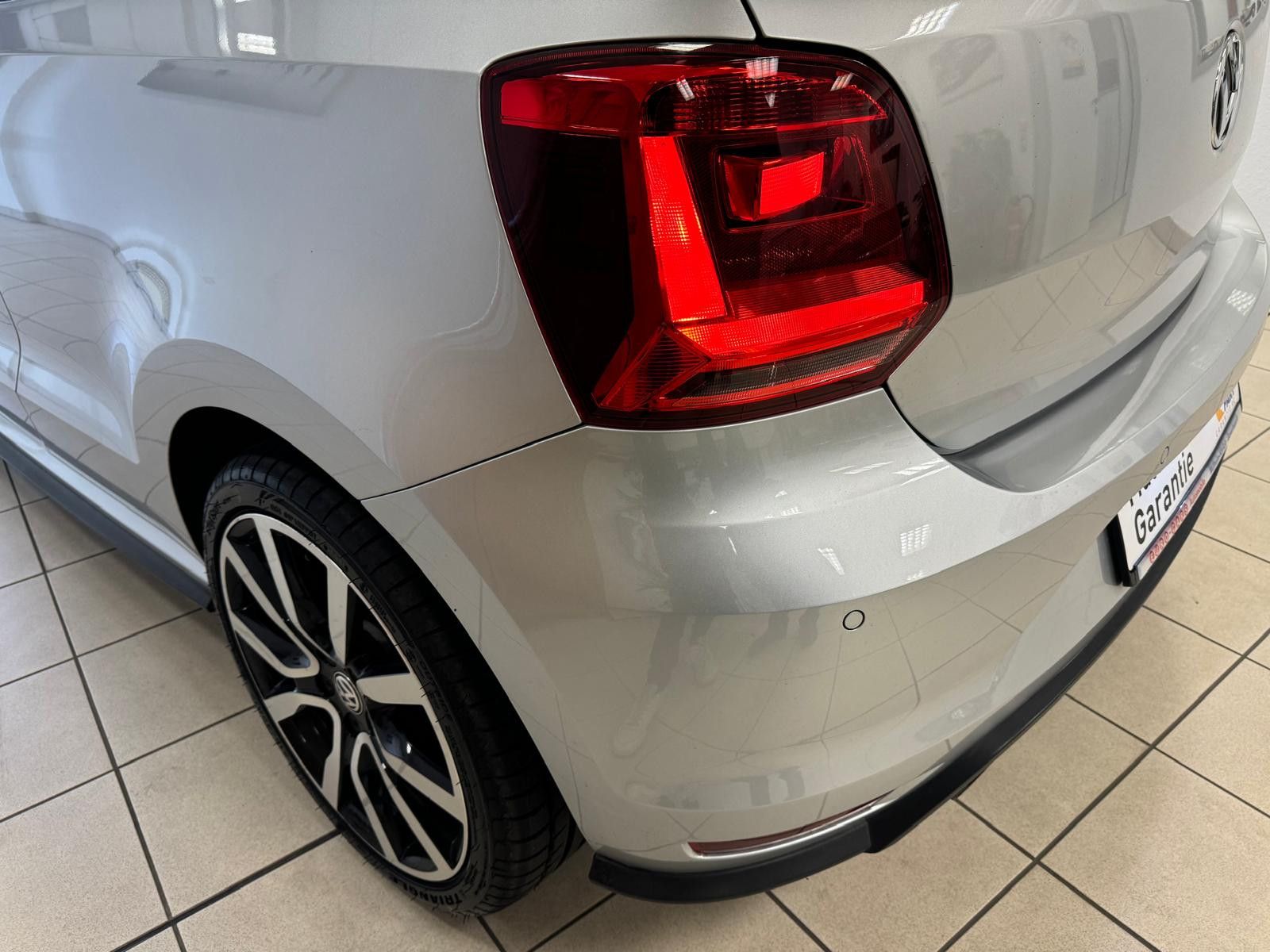 Fahrzeugabbildung Volkswagen Polo V GTI/ 1.HAND/SCHECKHEFT/WENIG KM/LED