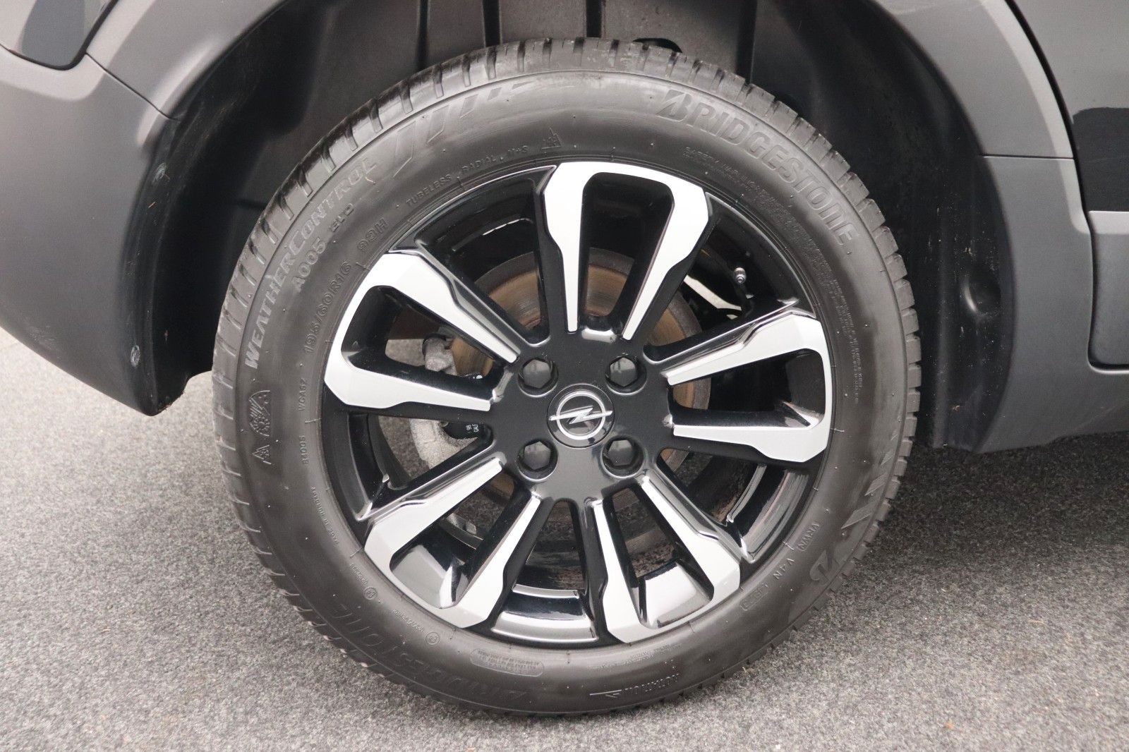 Fahrzeugabbildung Opel Crossland 1.2 Elegance PANO LED NAVI