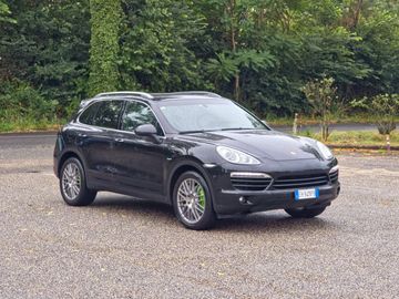 Porsche Cayenne - 1