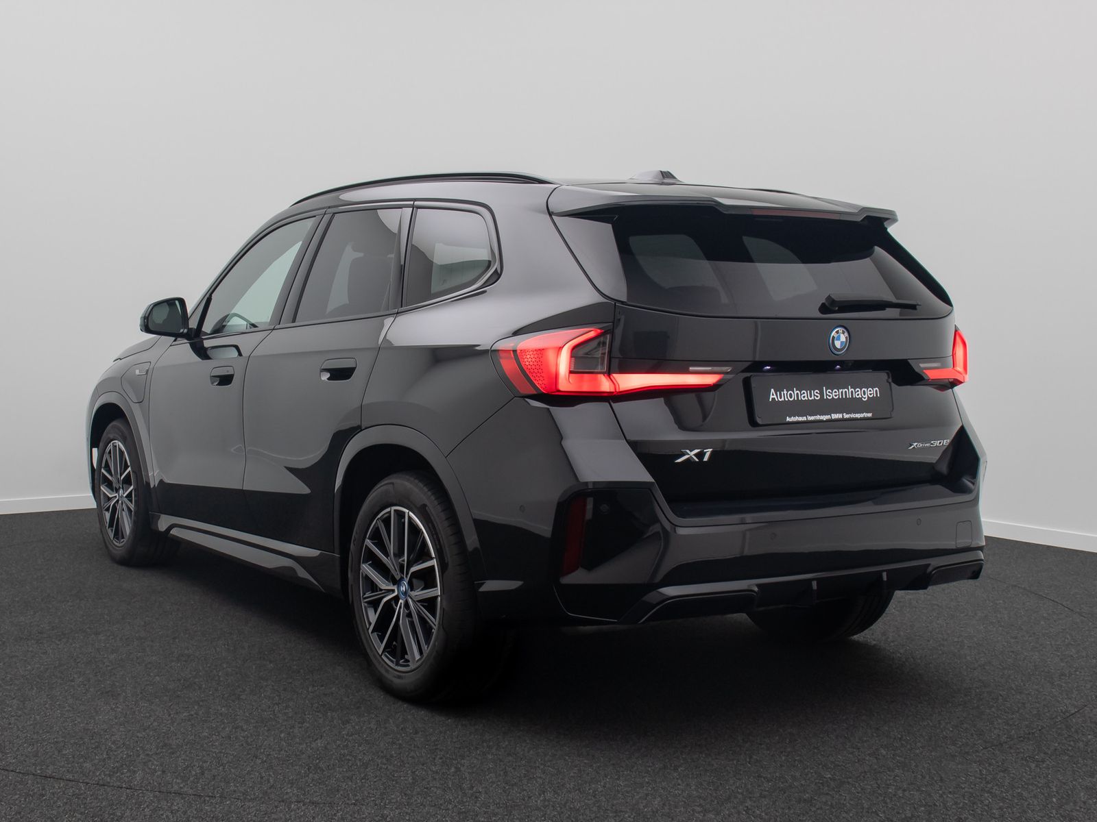 Fahrzeugabbildung BMW X1 xD30e M Sport 360&deg;HUD DAB H/K ACC Komfort LED