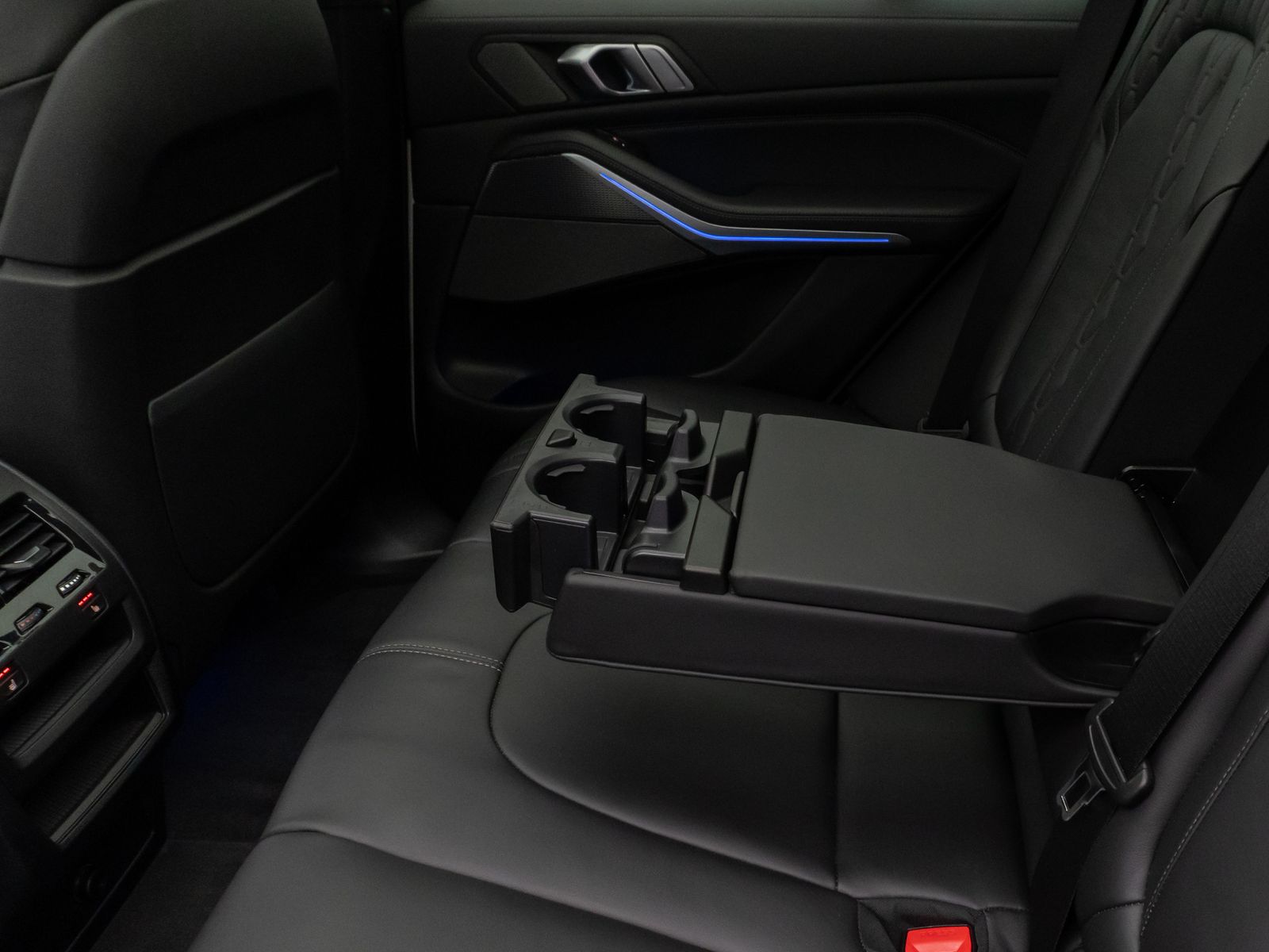 Fahrzeugabbildung BMW X5 M50i Panorama 360° HUD DAB H/K AHK Individual