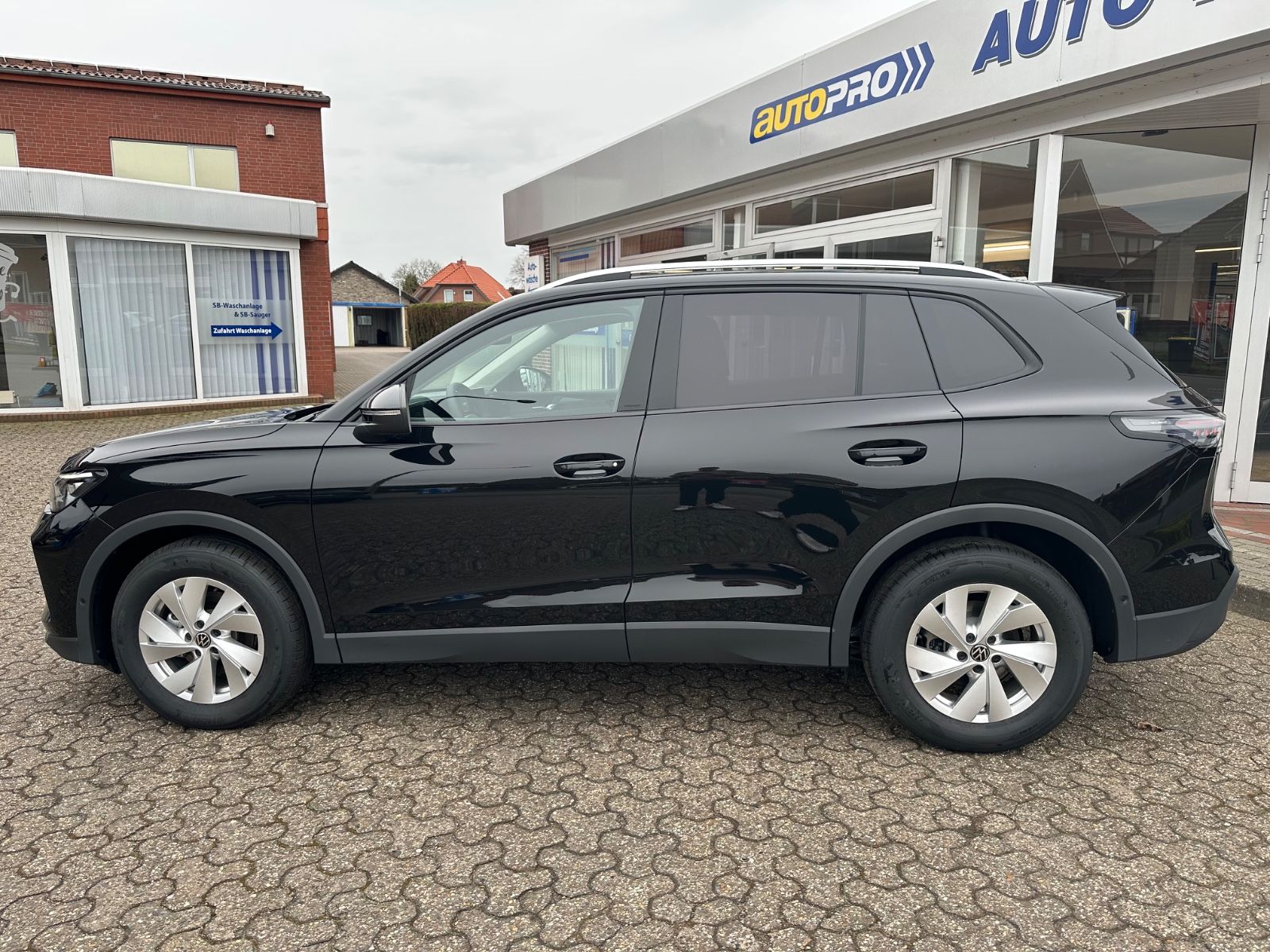Fahrzeugabbildung Volkswagen Tiguan 1.5 eTSI Life DSG ACC/LED/Einparkh/Shzg