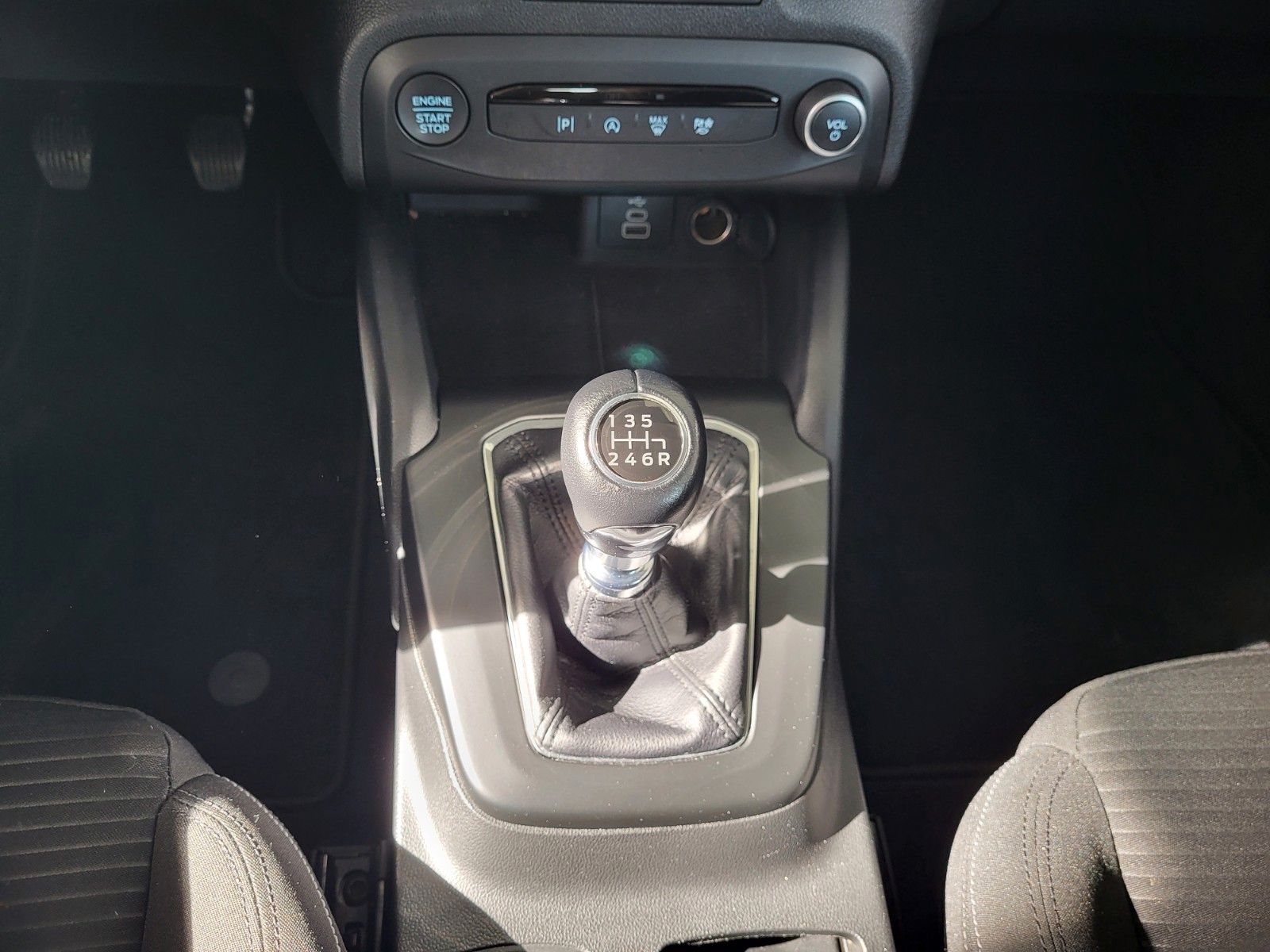 Fahrzeugabbildung Ford Focus Lim./WINTER-P/KEYFREE/NAVI/TEMPOMAT/LED