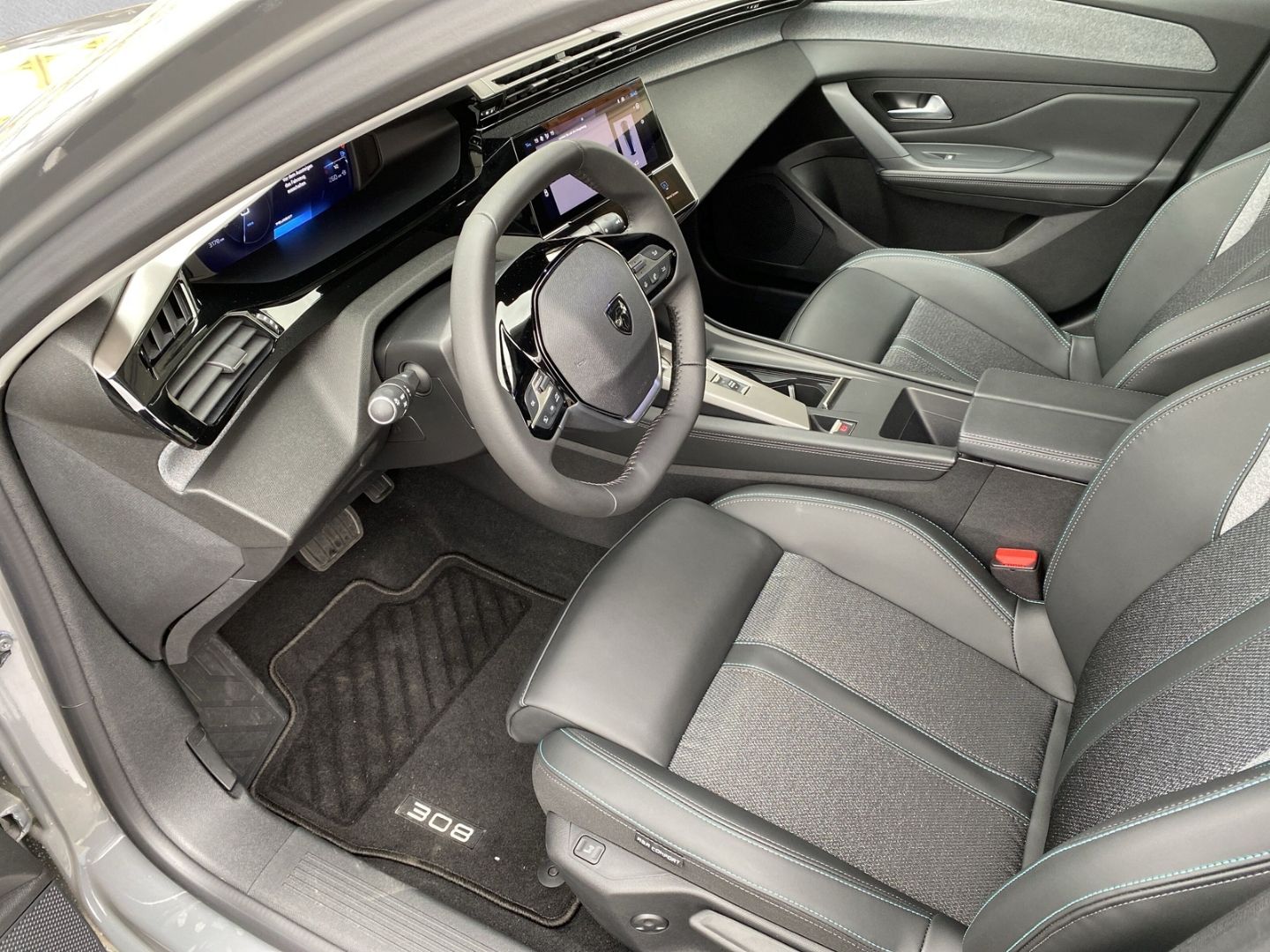 Fahrzeugabbildung Peugeot 308 SW GT 1.2 PureTech 130 EU6e