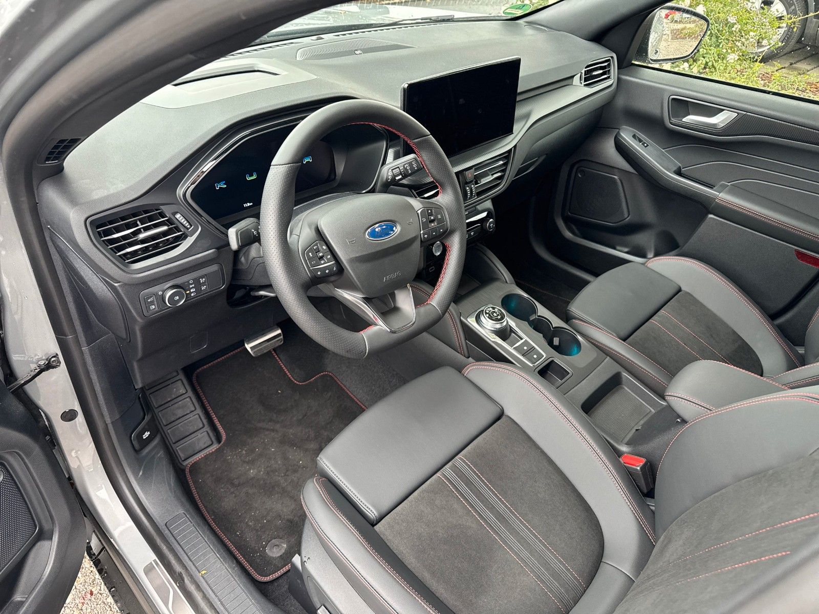 Fahrzeugabbildung Ford Kuga Plug-In Hybrid ST-Line X, TECHNOLOGIEPAKET