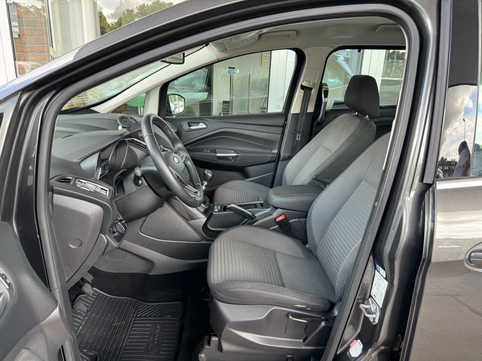 Fahrzeugabbildung Ford Grand C-MAX Titanium 7-Sitze/Navi/Kamera