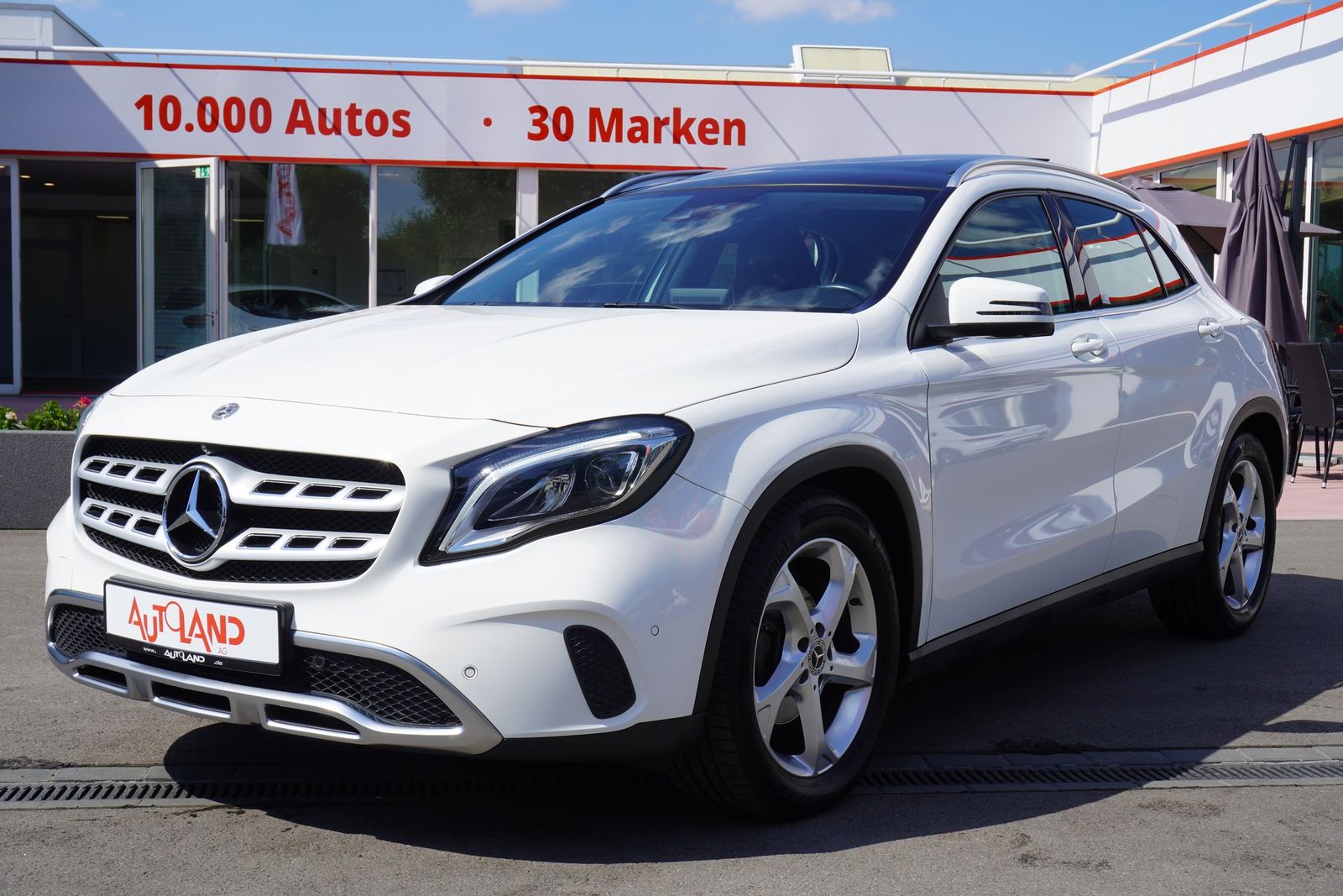 Mercedes-Benz GLA 180 Urban LED Navi Schiebedach AHK 360° PDC