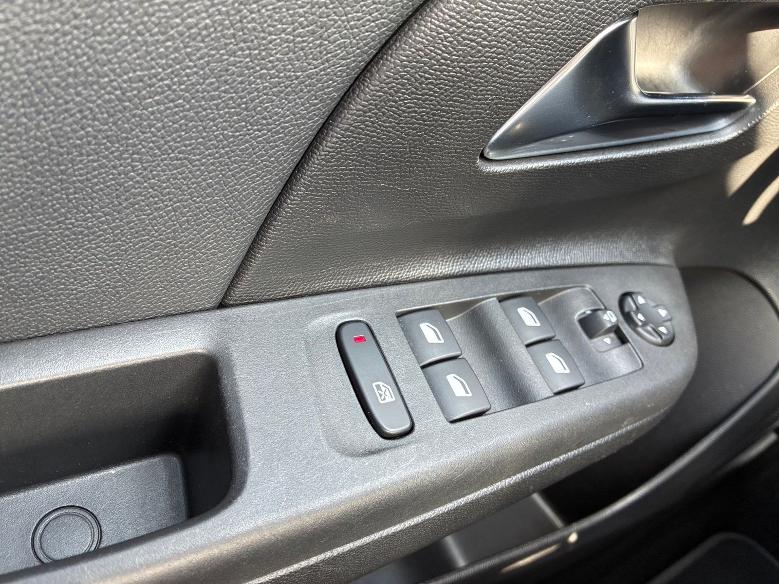 Fahrzeugabbildung Opel Corsa F 1.2 Turbo Elegance Kamera,LED,Navi,PDC