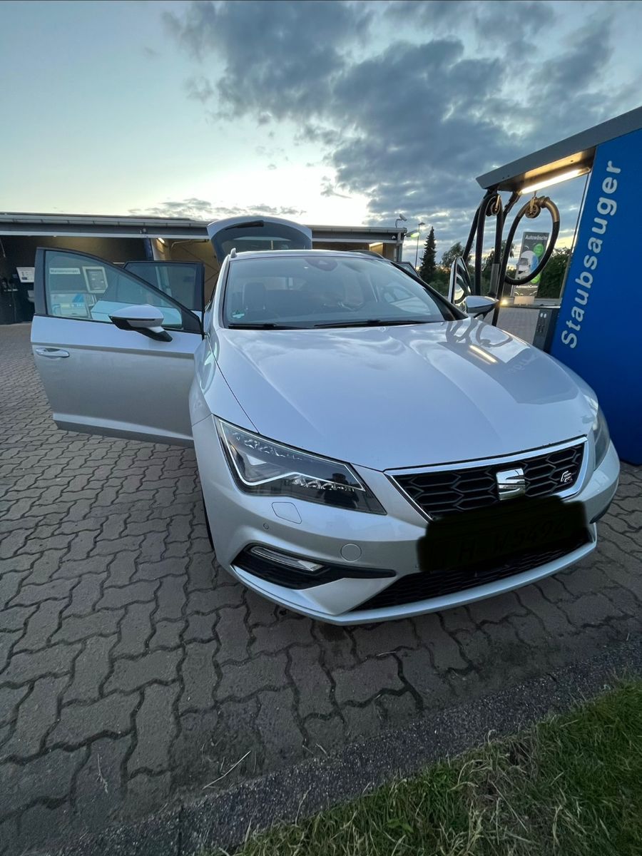 SEAT Leon ST 2.0 TDI 135kW FR DSG FR / Pano-Dach / 8R
