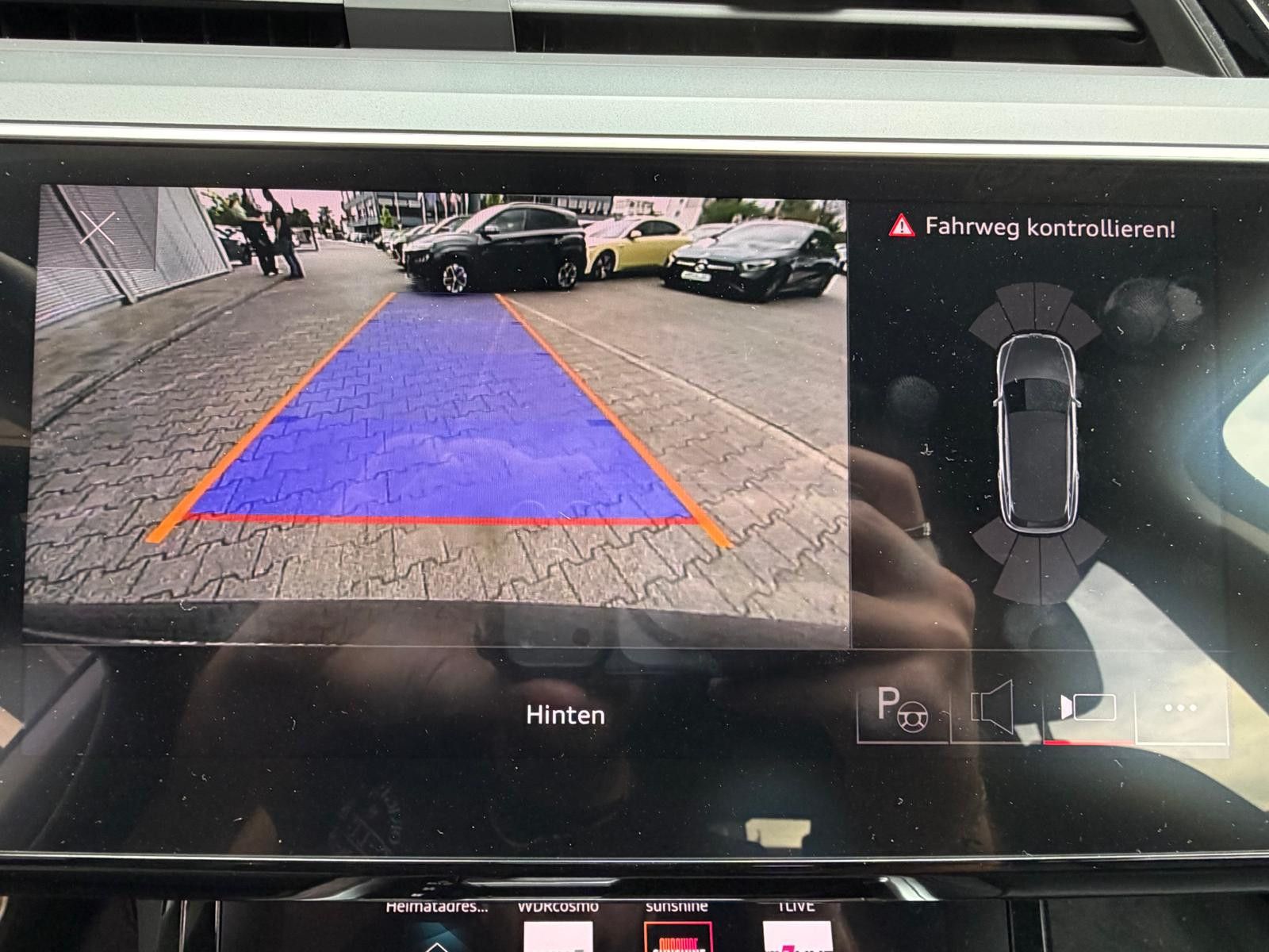 Fahrzeugabbildung Audi e-tron 55 QUATT S LINE LUFT+LED+SHZ+KAM+B&O+21"