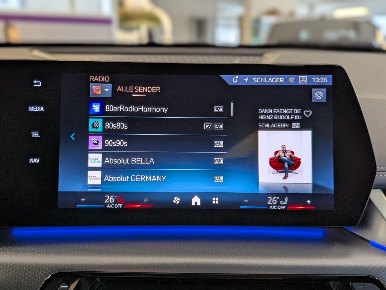 BMW X1 18d sDrive M-Sport Travel-Paket Pano Cam AHK - Image 32