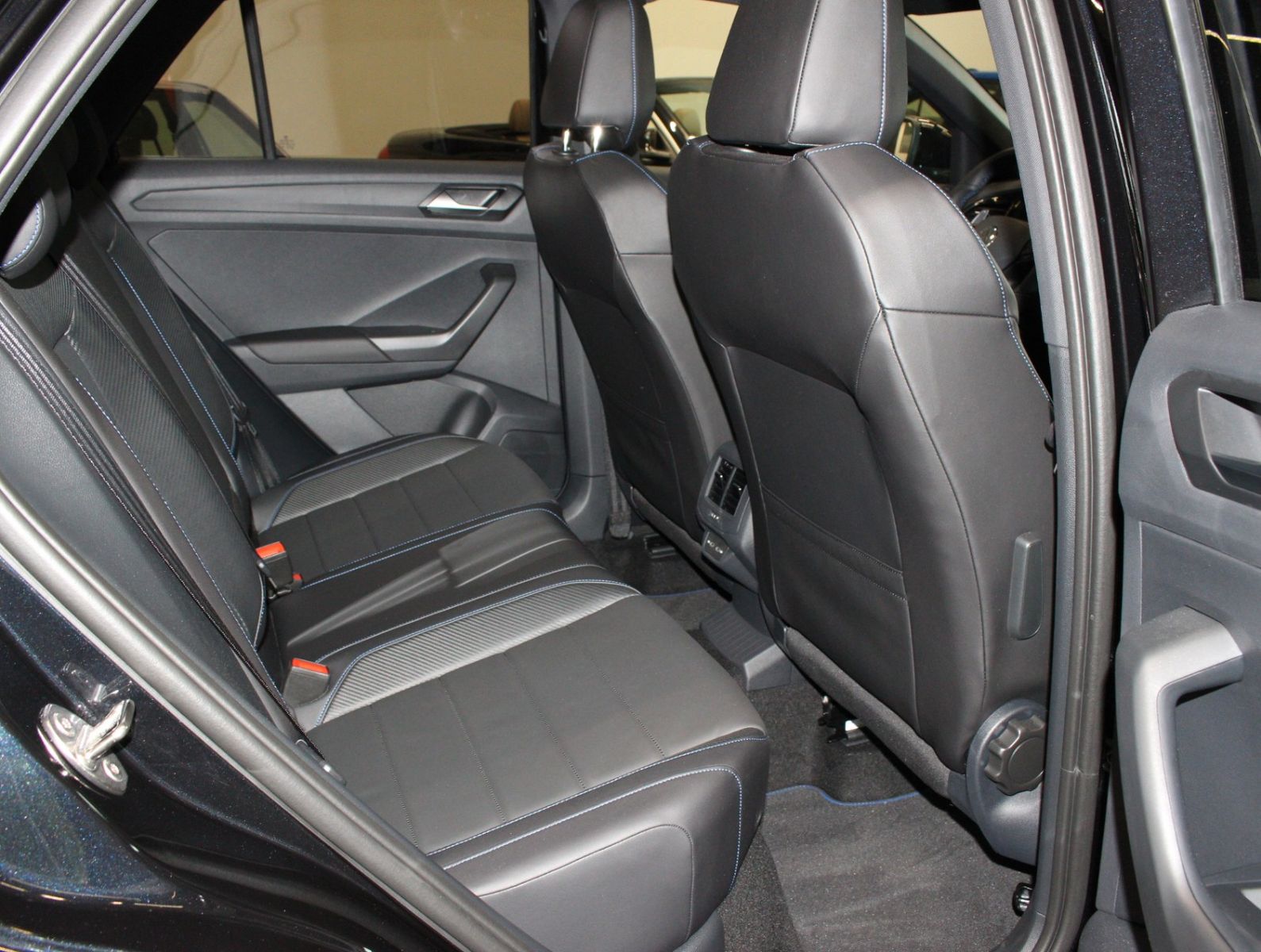 Fahrzeugabbildung Volkswagen T-Roc 2.0 TSI DSG 4MOTION R*NP 68k