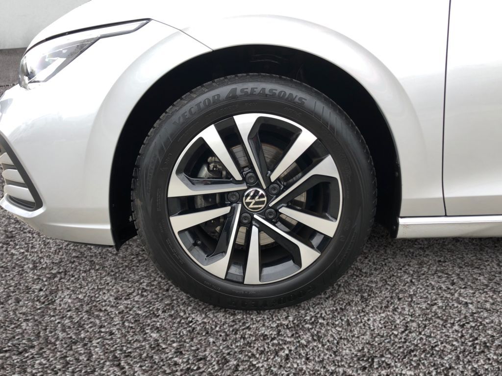 Fahrzeugabbildung Volkswagen Golf 1.5 TSI United Standheizung Top Zustand ACC