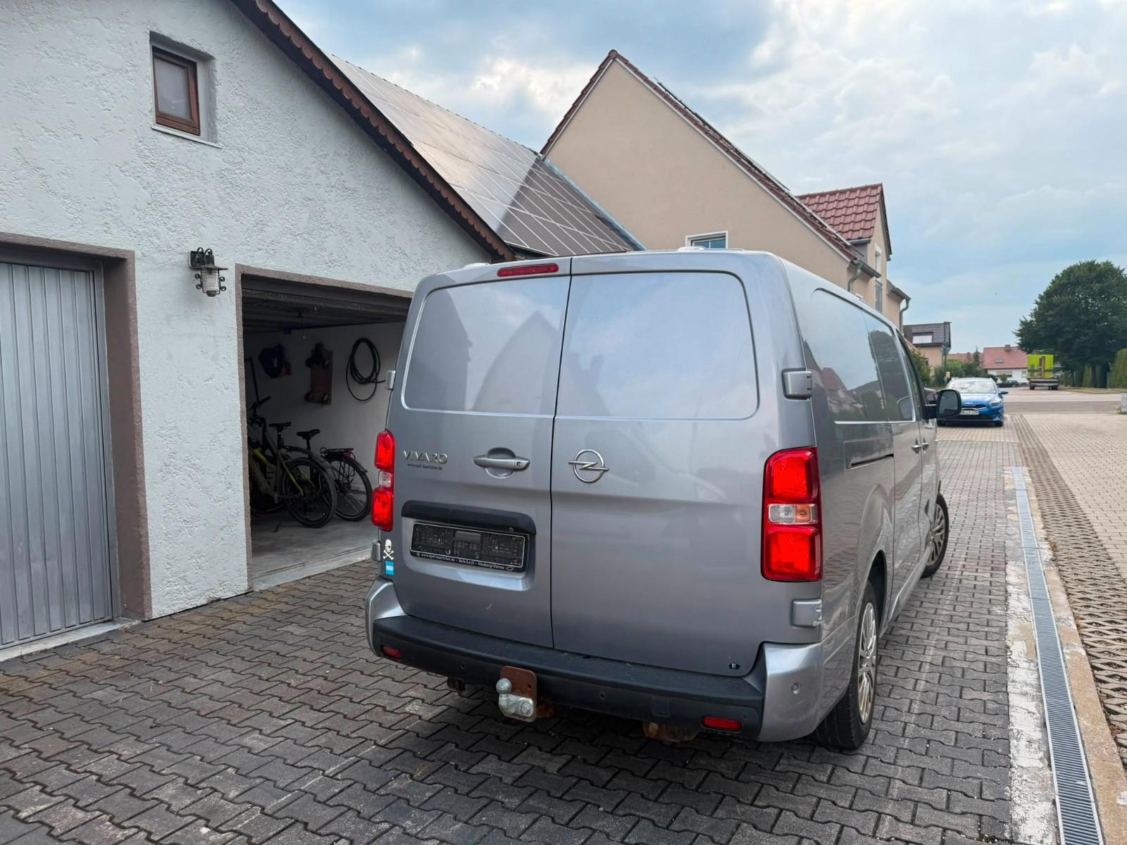 Opel Vivaro Cargo Automatik Standheizung AHK