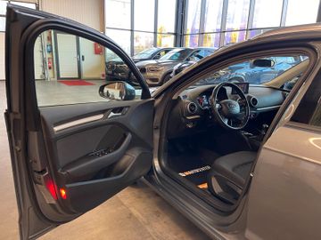 Audi A3 Sportback attraction ultra*2. Hand*Navi*Xenon