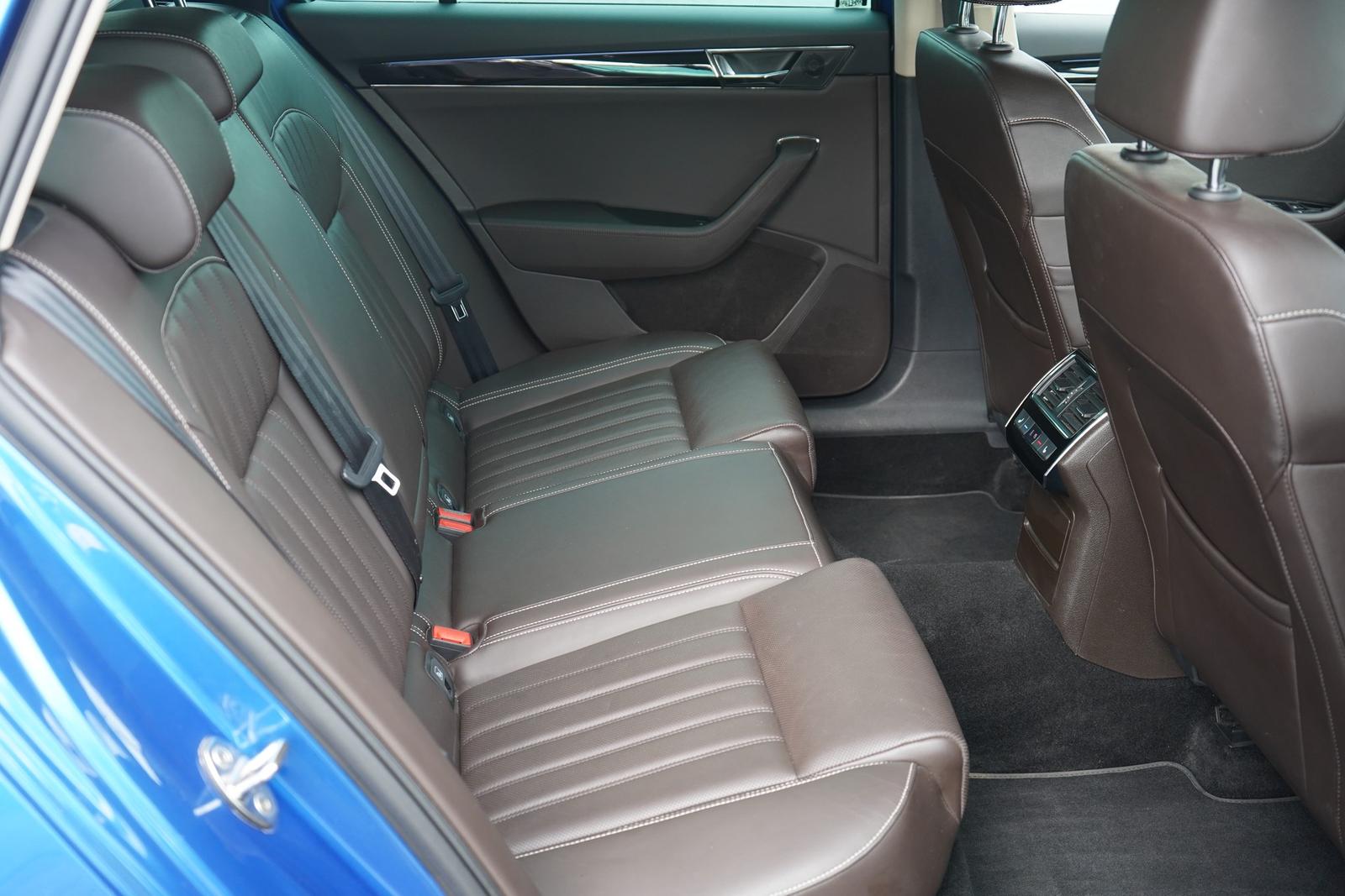 Skoda Superb Combi 2.0 TSI 4x4 DSG LED Navi AHK ACC