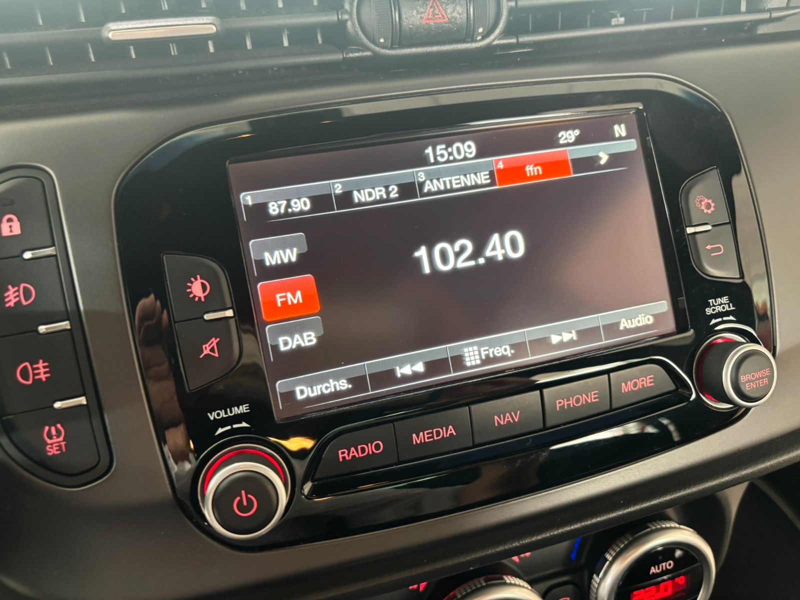 Fahrzeugabbildung Alfa Romeo Giulietta Turismo 1.4 QV-LINE NAVI/LEDER/PDC/TEM