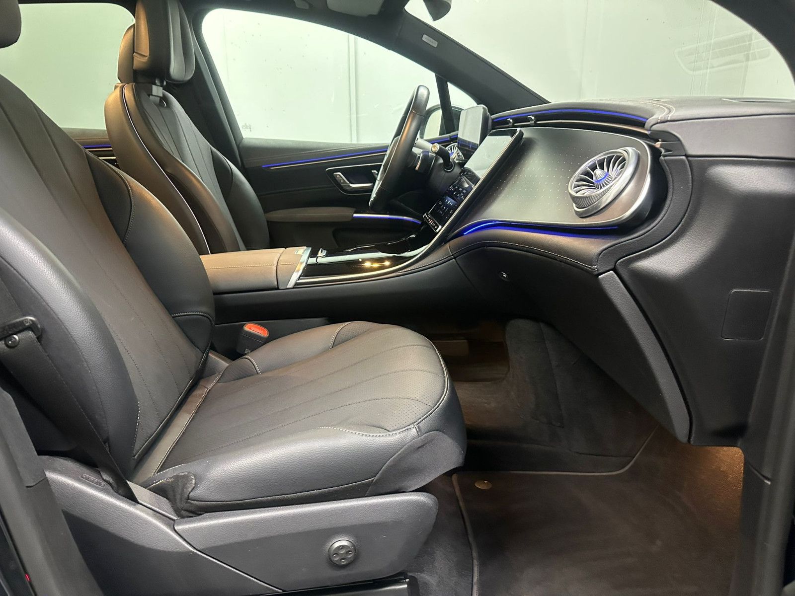 Fahrzeugabbildung Mercedes-Benz EQS 450 SUV *PANORAMA*KEYGO*7 SITZER*