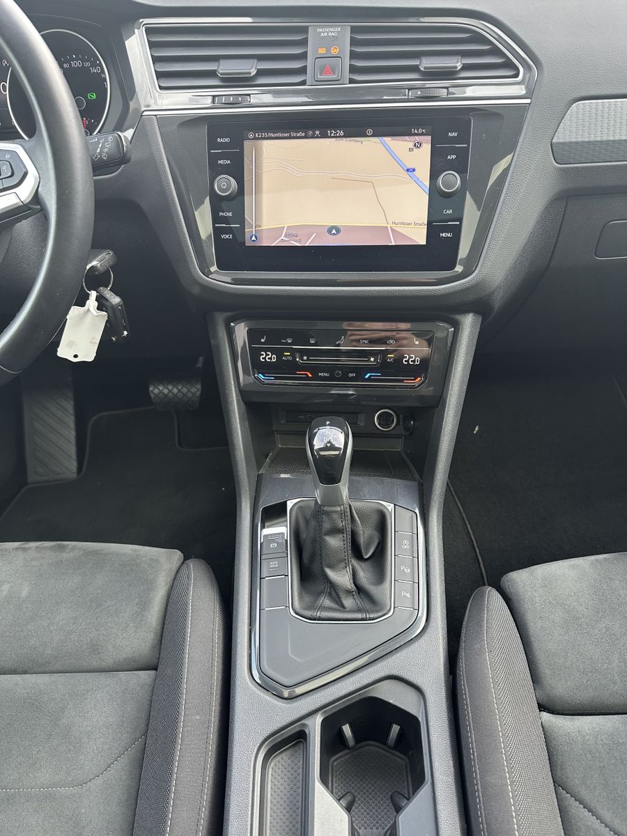 Fahrzeugabbildung Volkswagen Tiguan 2.0 TDI DSG 4M Life NAV+LED+KAM+PANO+AHK