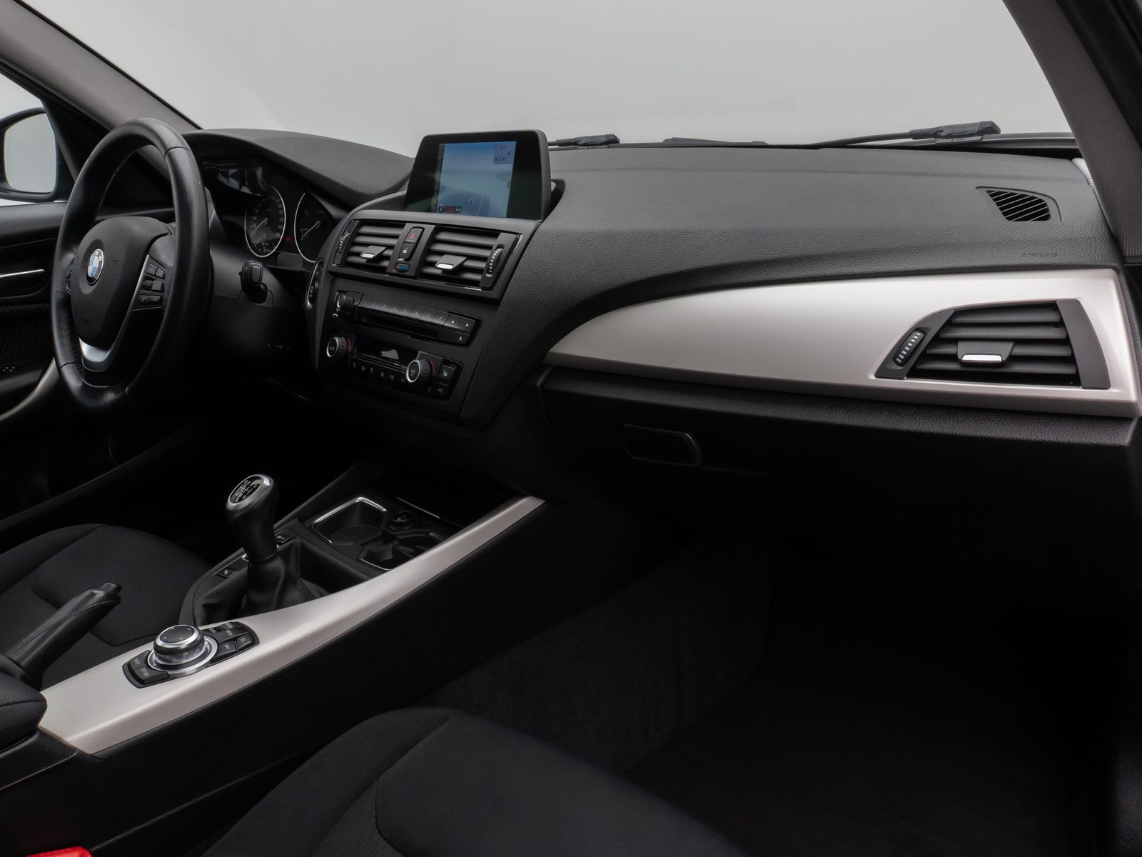 Fahrzeugabbildung BMW 116d  Advantage Paket Plus Glasdach AHK PDC Navi