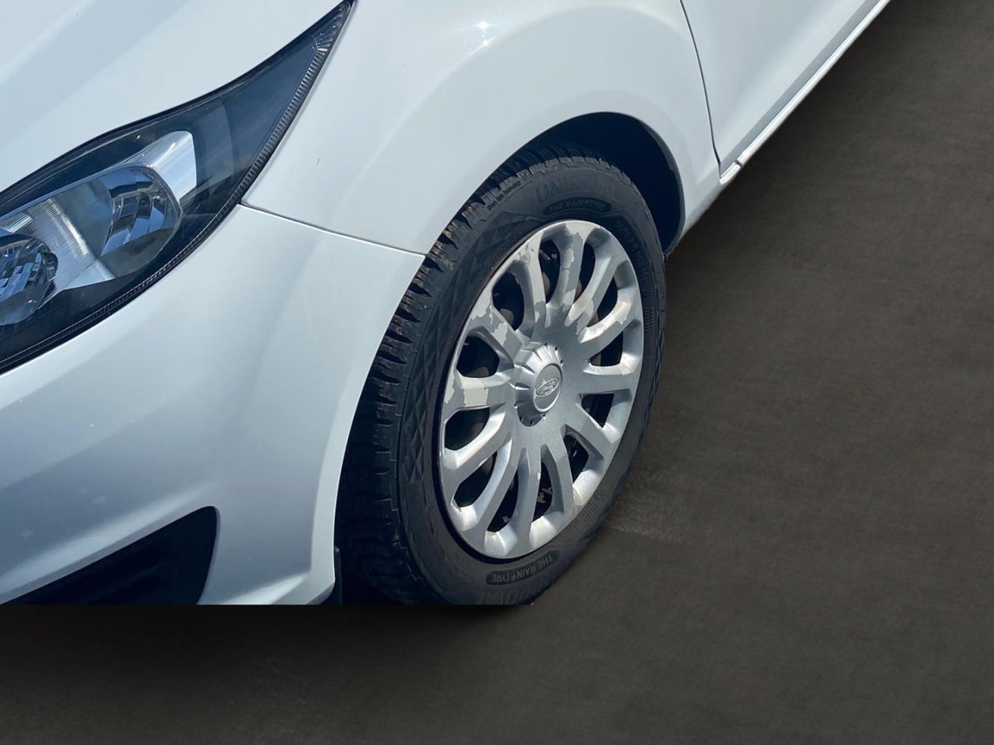 Fahrzeugabbildung Ford Fiesta Trend Frontscheibenheizung