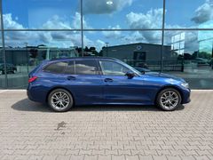 Fahrzeugabbildung BMW 320d SportLine Autom. LED AHK Navi HUD Pano 17"