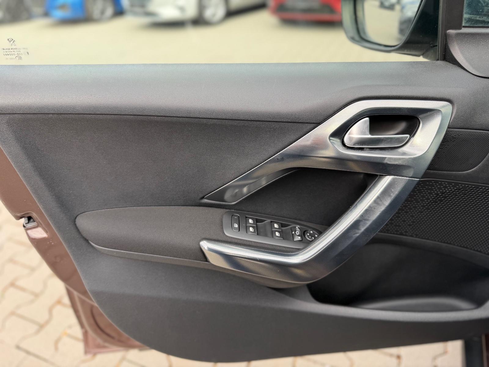 Peugeot 2008 Allure Aus 1 Hand+Automatik*Scheckheft Gepf