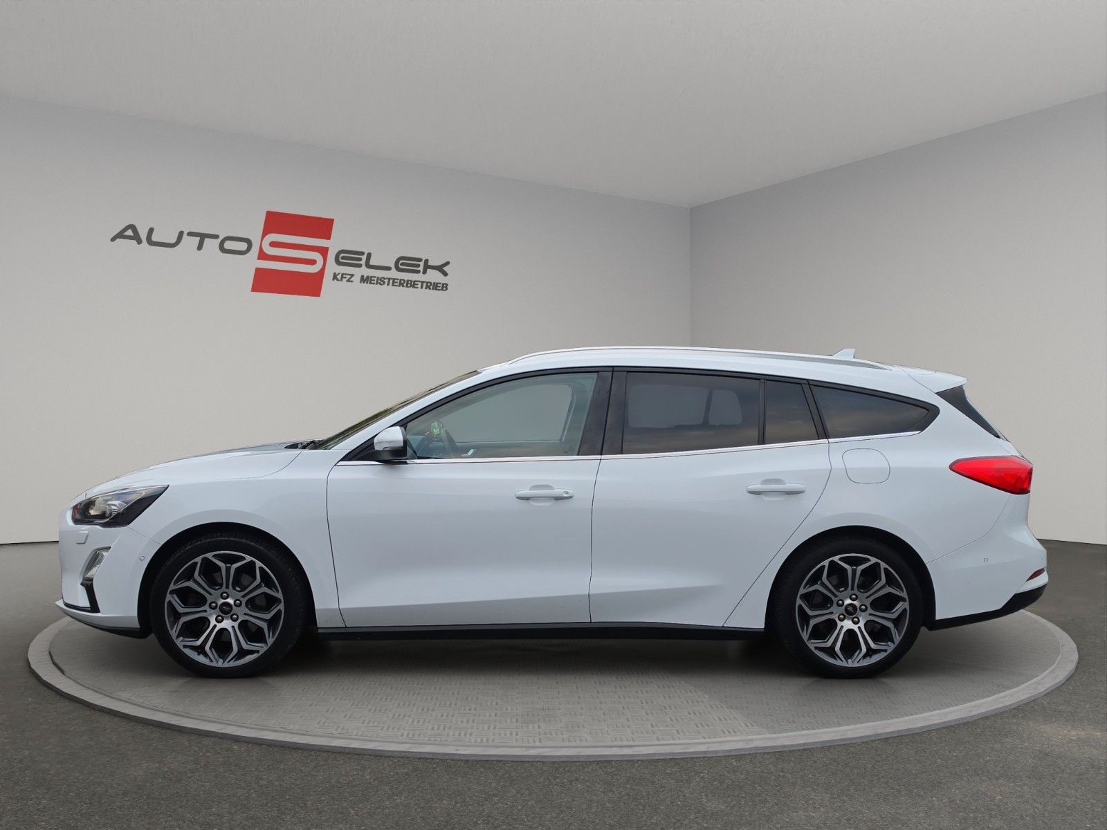 Fahrzeugabbildung Ford Focus Turnier Titanium Navi Kamera