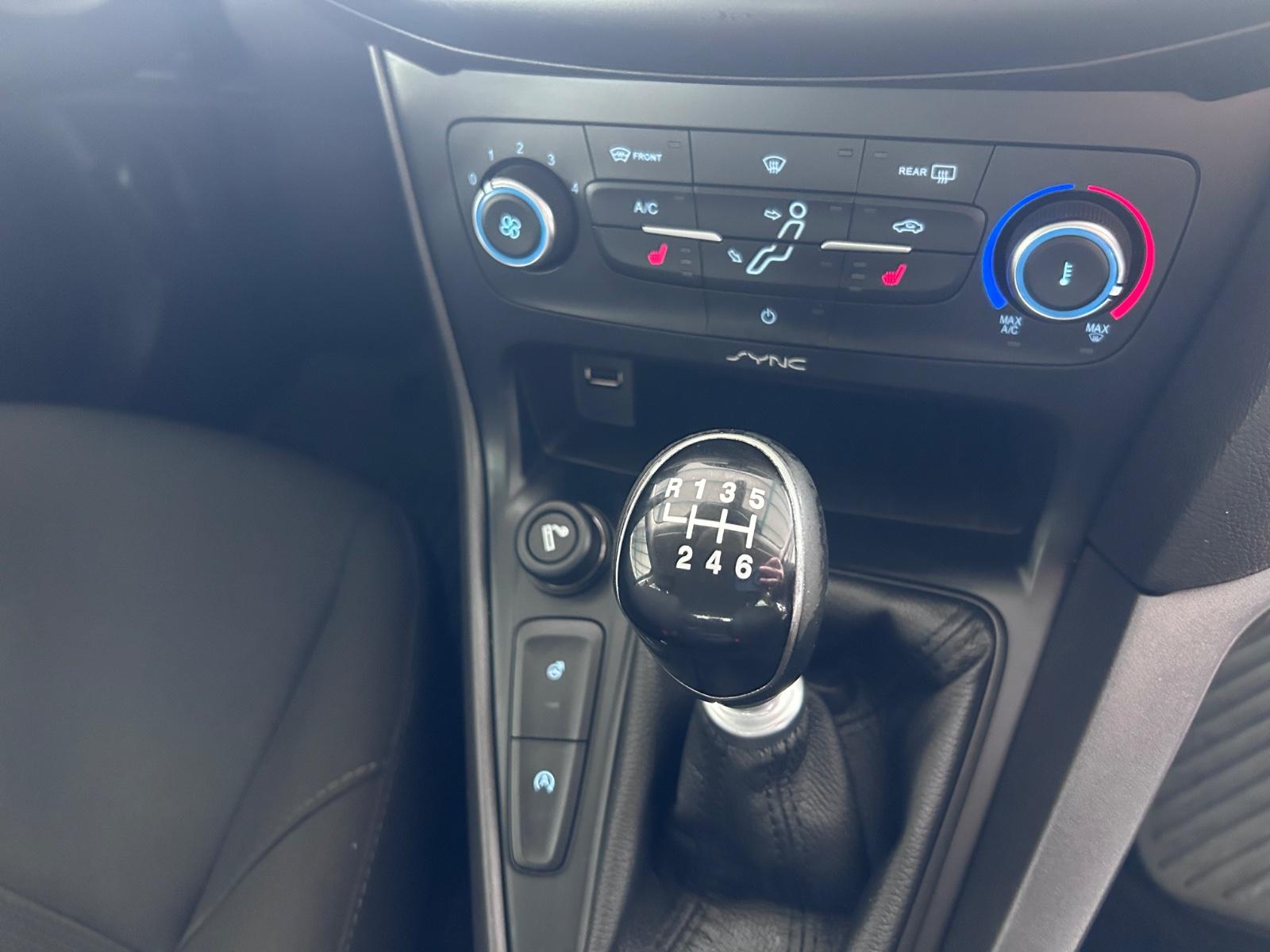 Ford Focus 2014 — photo 8