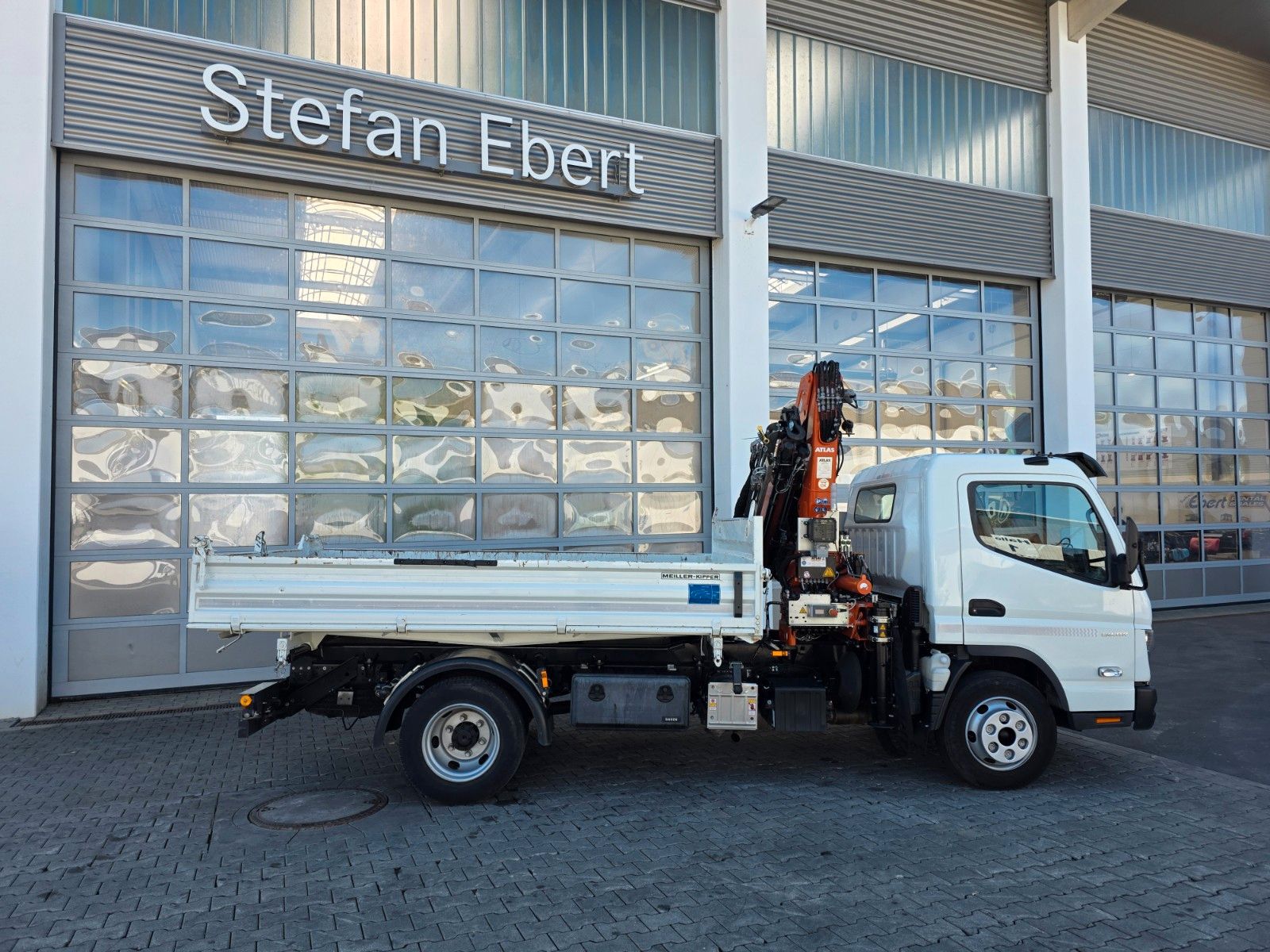 Fahrzeugabbildung Mitsubishi Fuso Canter 7C18 KK Atlas 57.3RC-A2 Funk AHK