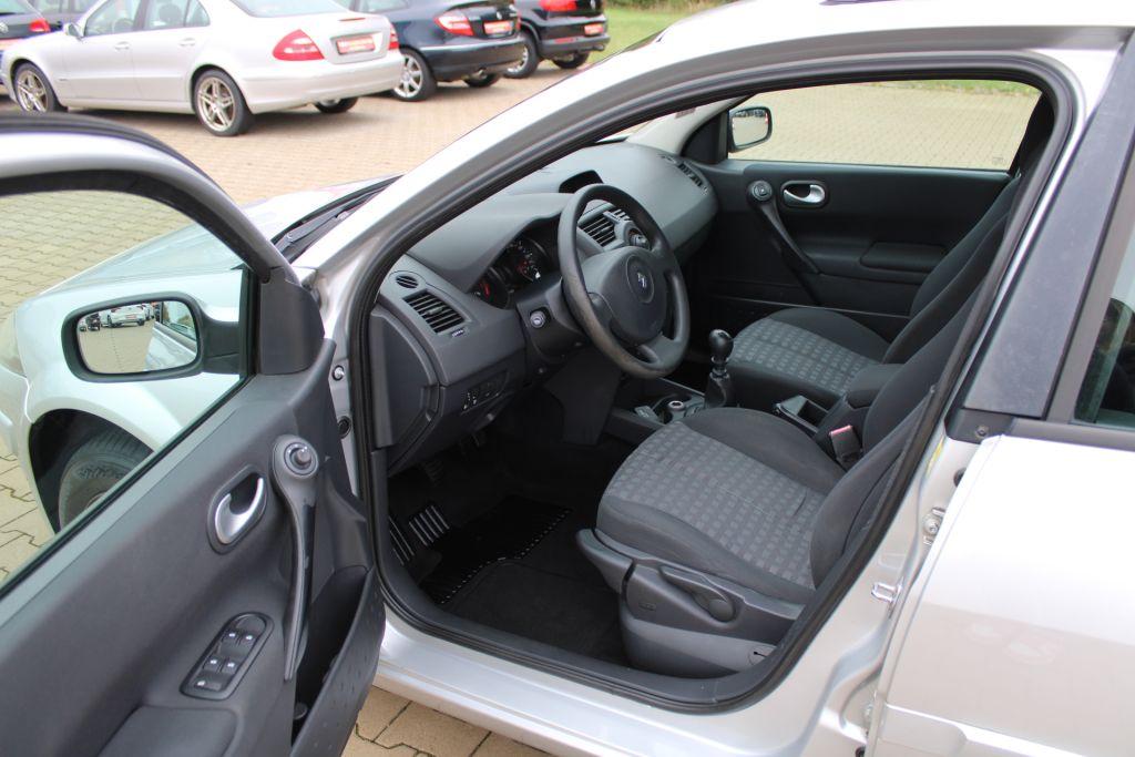 Renault Megane 2009 — photo 9